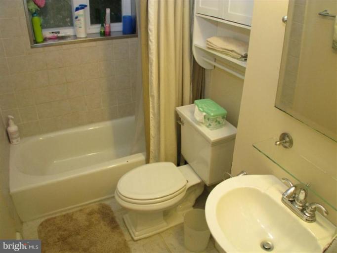 7609 Hamlet Street Springfield, VA 22151 - Photo 23 of 28 Bath #2
