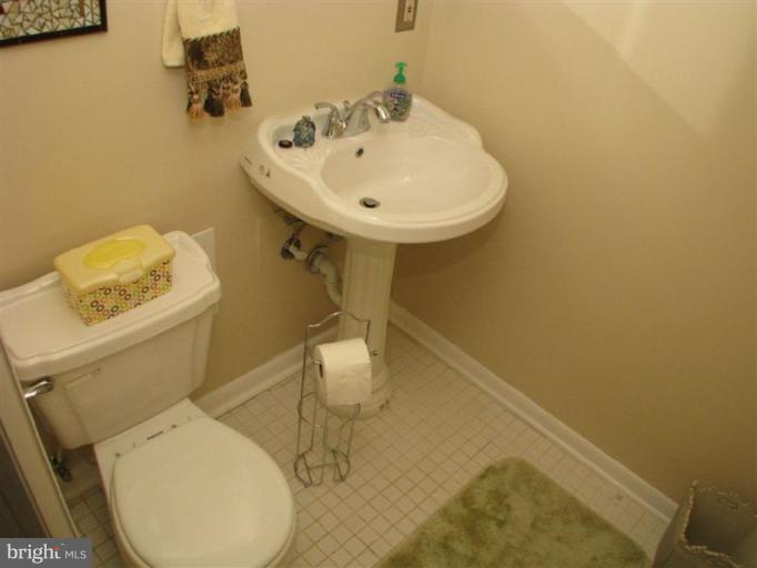 7609 Hamlet Street Springfield, VA 22151 - Photo 24 of 28 Bath #3