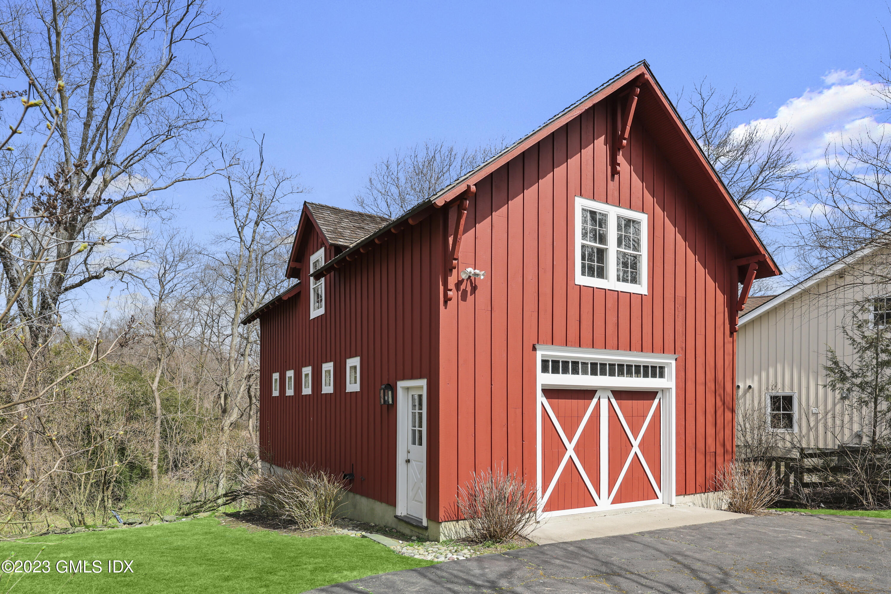 31 Fairfield Road Greenwich, CT 06830 - Photo 18 of 28 a front view of a house with garden