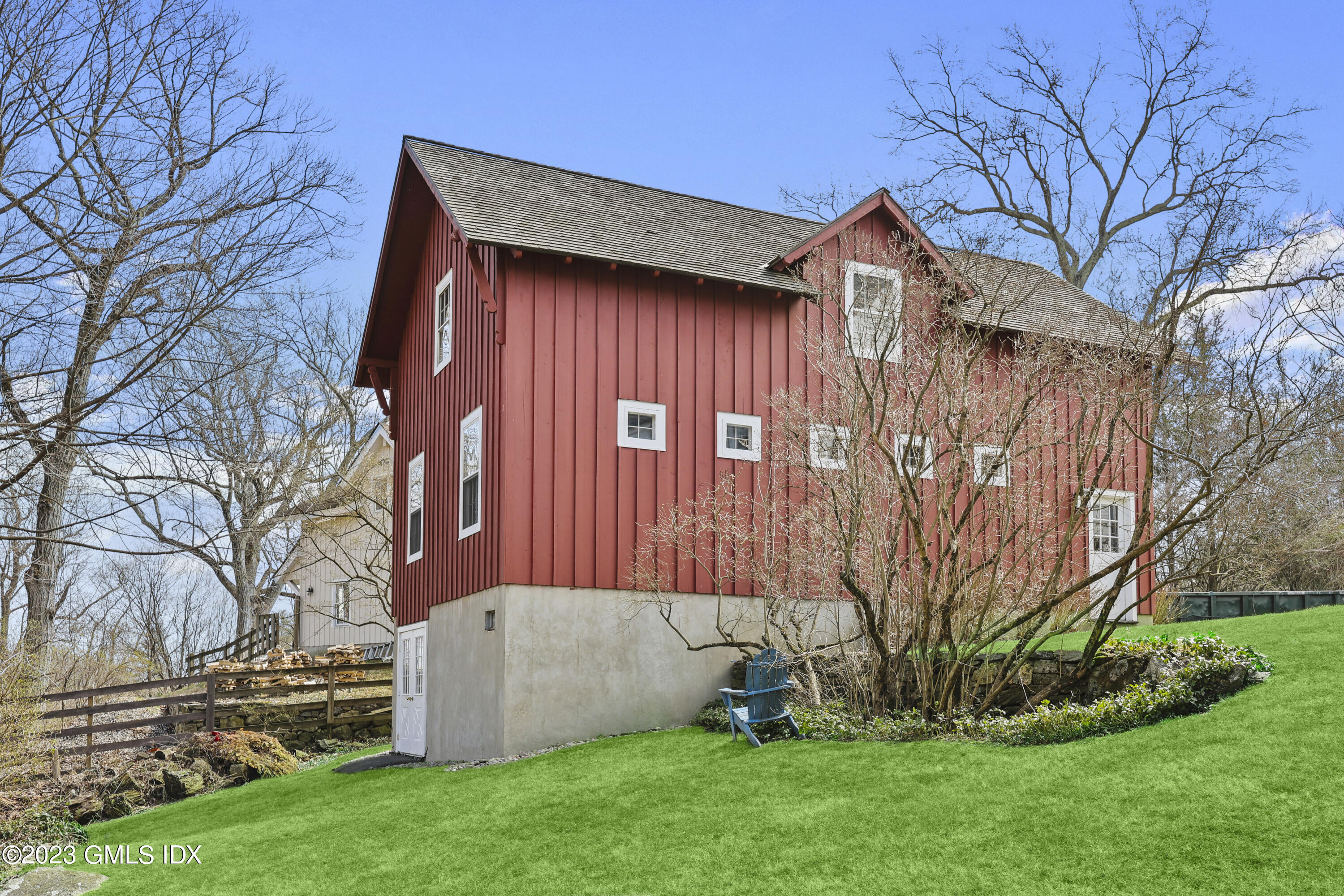 31 Fairfield Road Greenwich, CT 06830 - Photo 19 of 28 a front view of a house with garden