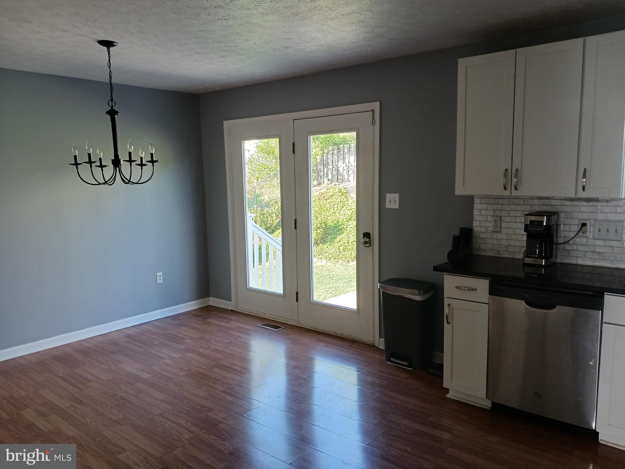 133 Woodrow Road Winchester, VA 22602 - Photo 5 of 42 Kitchen / Dining