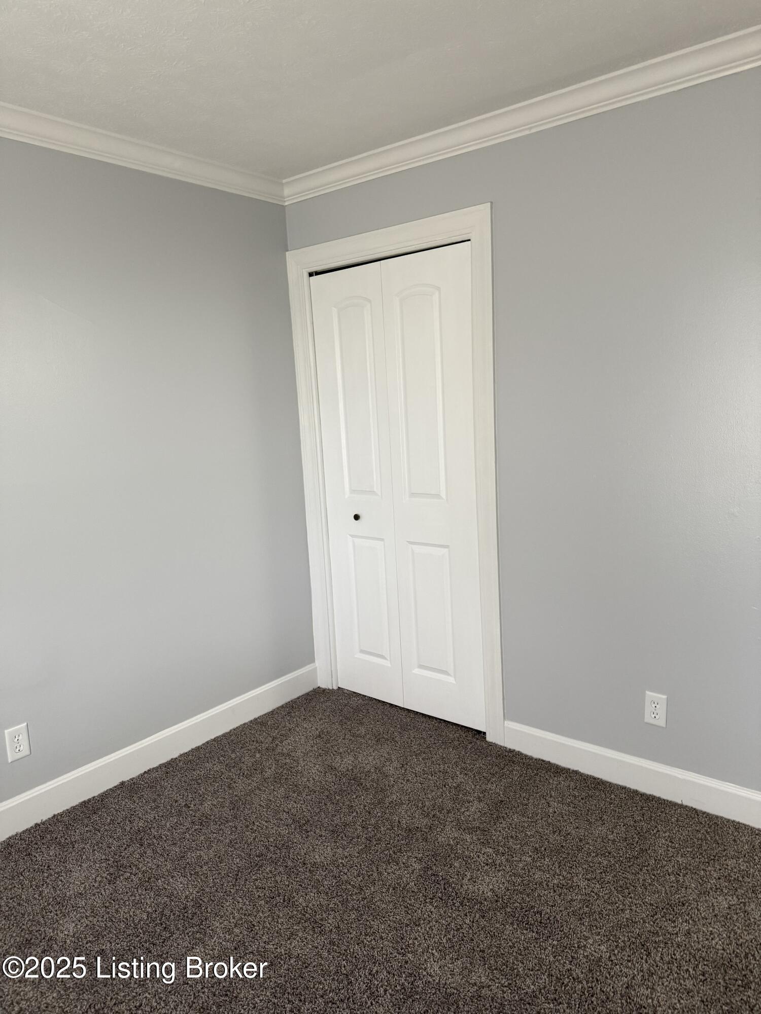 160 Dewberry Road Louisville, KY 40229 - Photo 23 of 43 IMG_0692_202511101050037