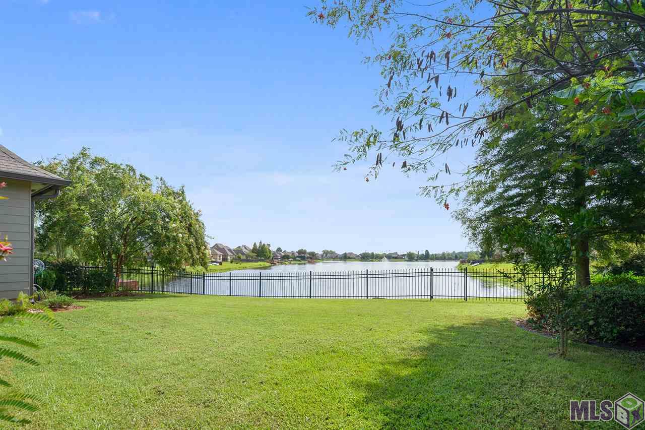 10430 Hill Pointe Avenue Baton Rouge, LA 70810 - Photo 16 of 18 Good Size Yard and Lake Views!