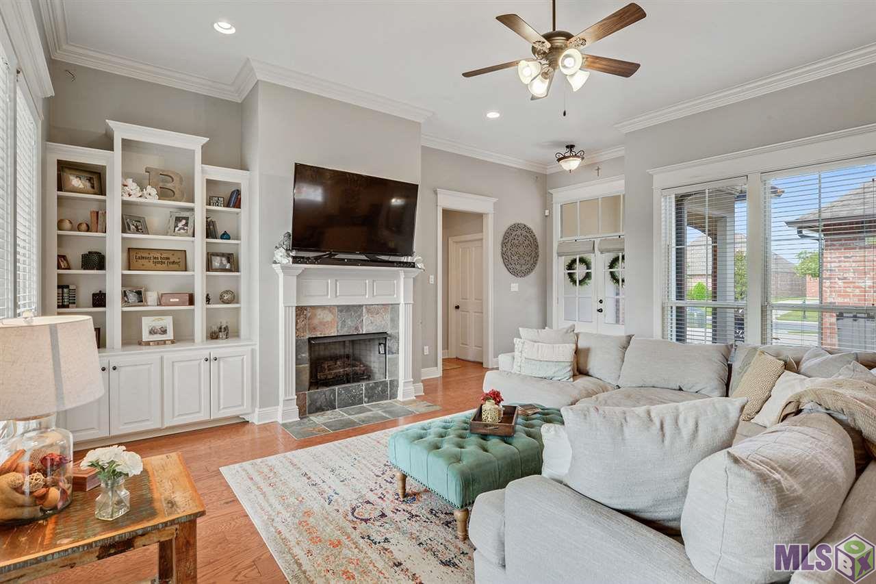 Built Ins and Gas Fireplace