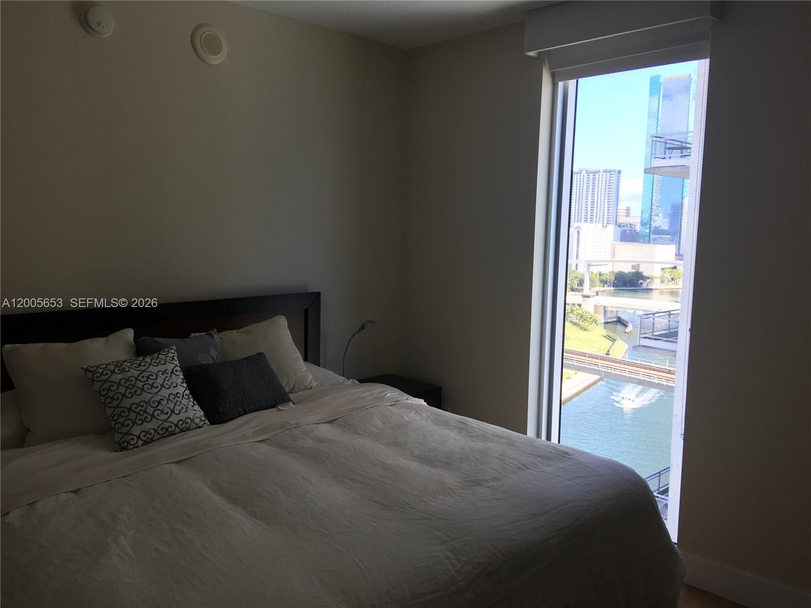 185 Southwest 7th Street, Unit 1511 Miami, FL 33130 - Photo 3 of 21