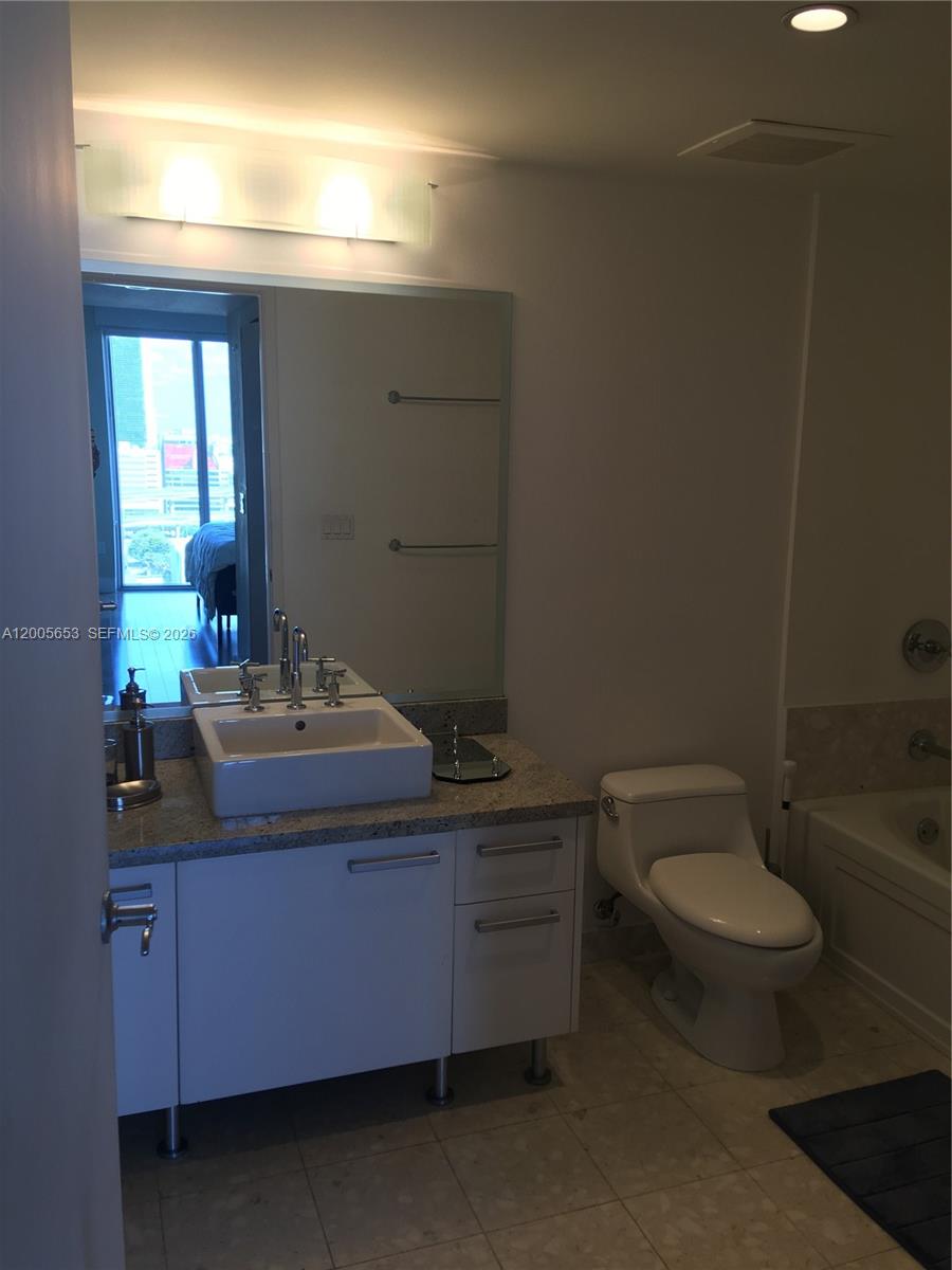 185 Southwest 7th Street, Unit 1511 Miami, FL 33130 - Photo 9 of 21