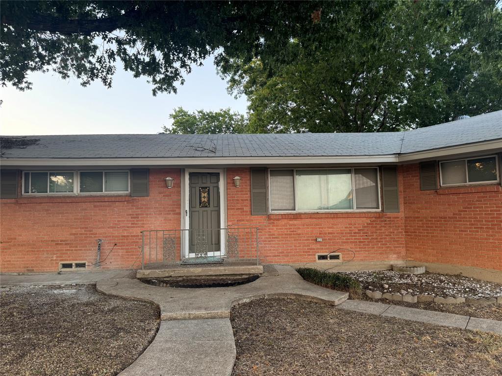 1406 Country Club Road Ennis, TX 75119 - Photo 2 of 26
