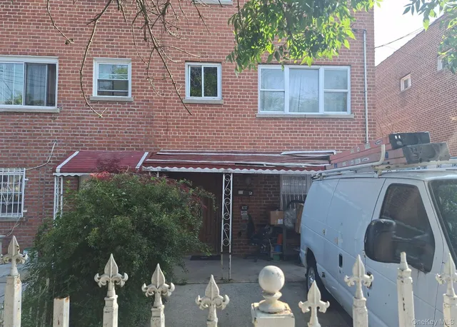 $600,000 | 1037 East 219th Street | Williamsbridge