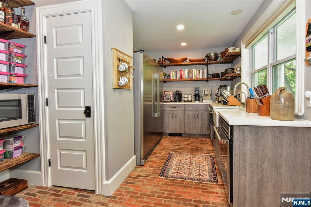 208 Lincoln Avenue Ridgewood, NJ 07450 - Photo 8 of 21