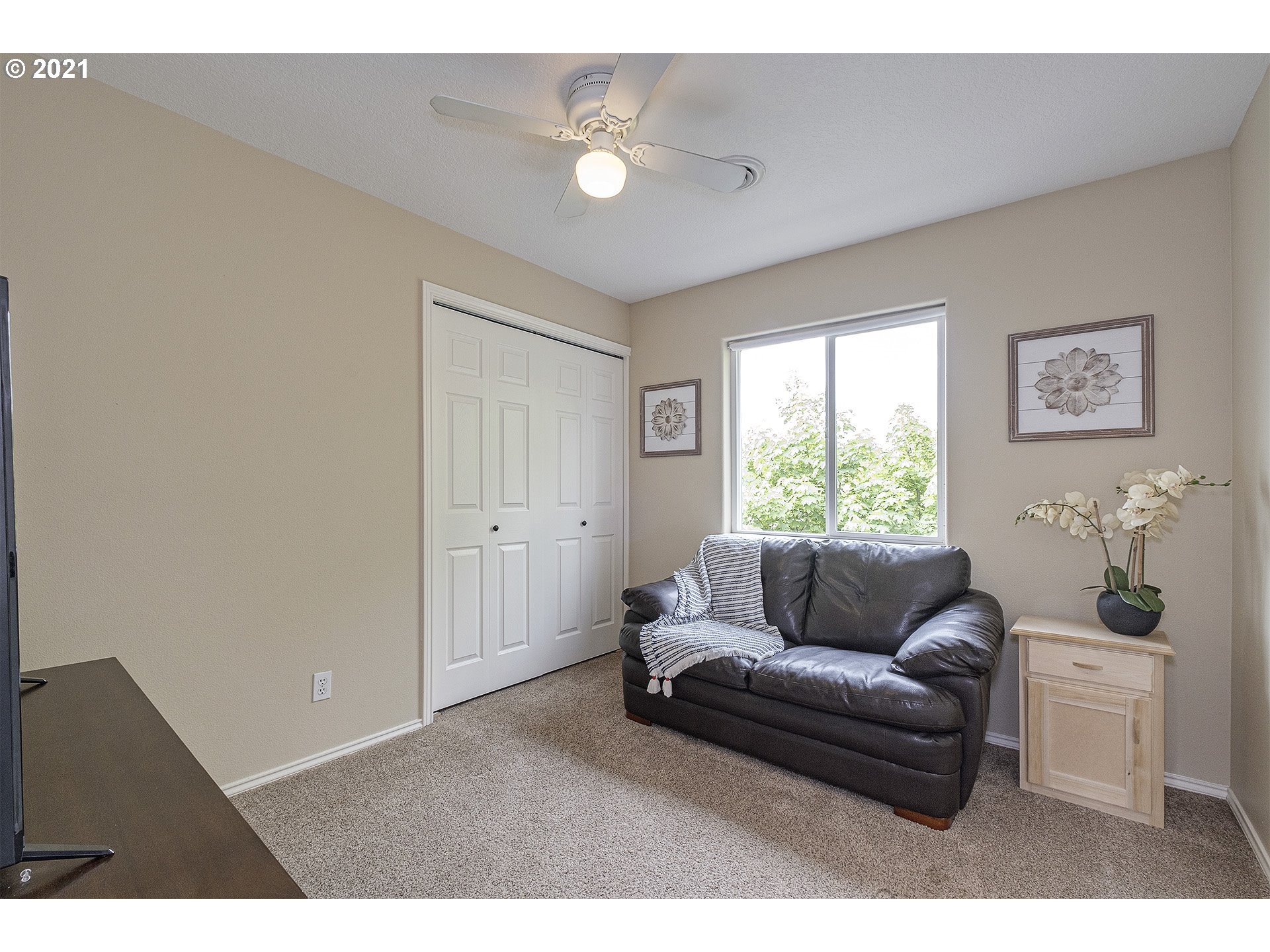 716 Roxe Drive Forest Grove, OR 97116 - Photo 25 of 32 a living room with furniture and a window