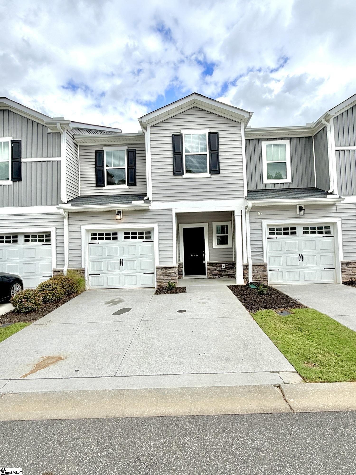 One car garage and a long driveway.