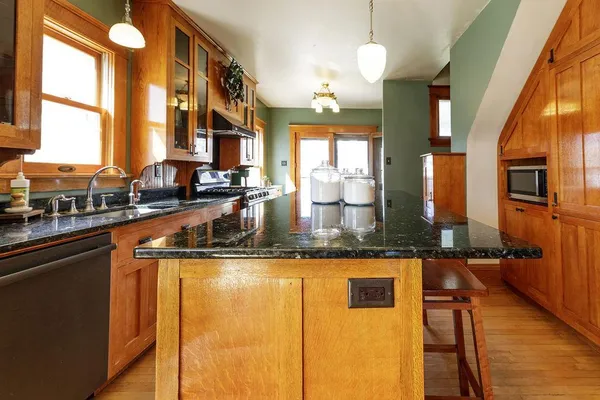 $239,900 | 121 North 5th Street, Montevideo, MN 56265