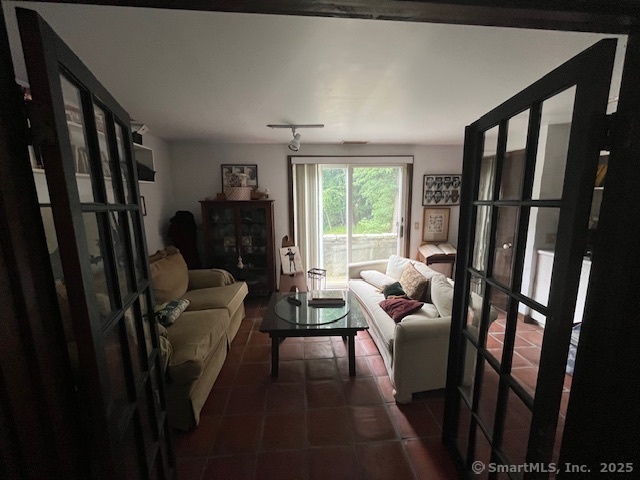 8 Dillon Road Woodbridge, CT 06525 - Photo 29 of 40