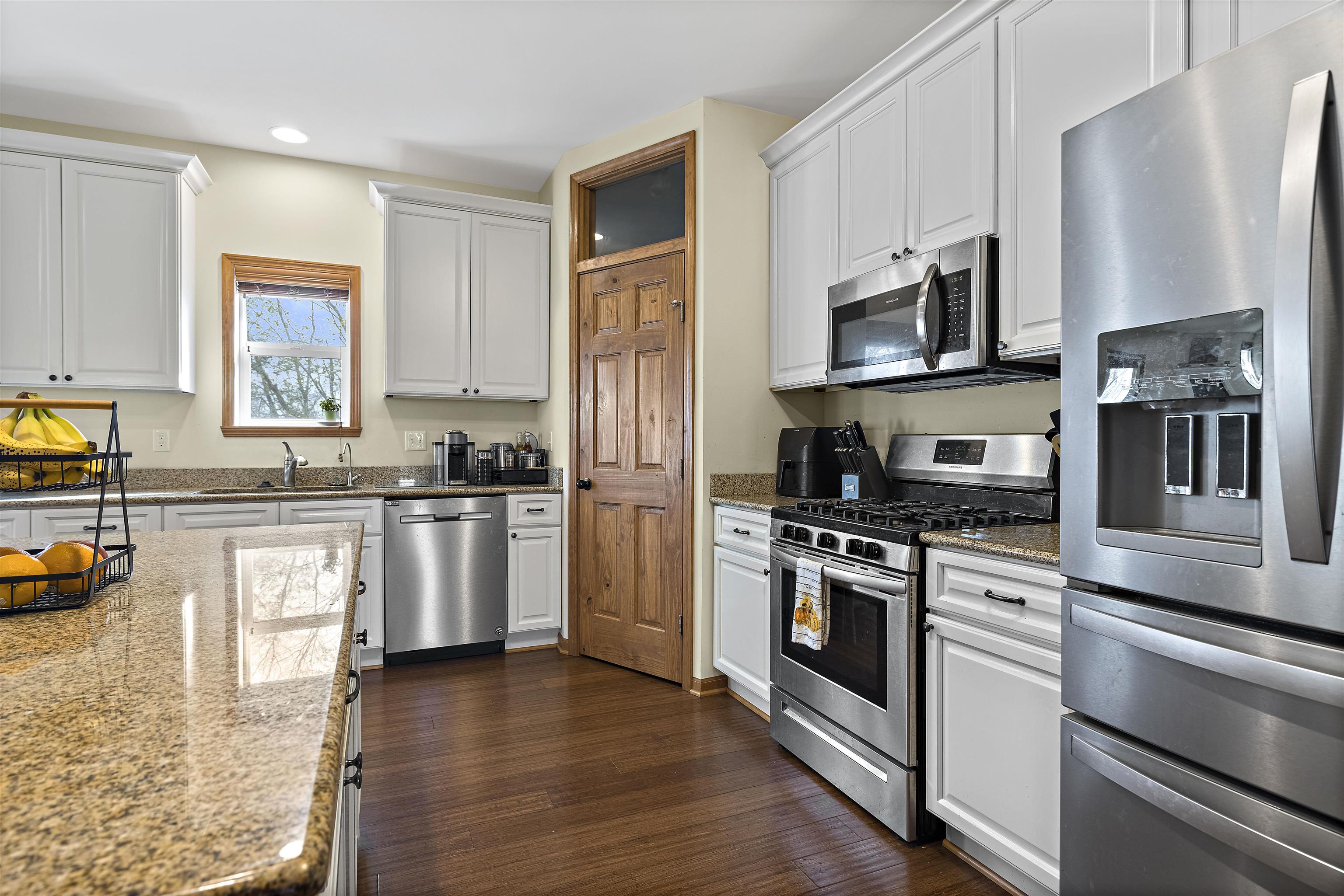 9893 Lismore Road Roscoe, IL 61073 - Photo 5 of 25 Gallery Image 5