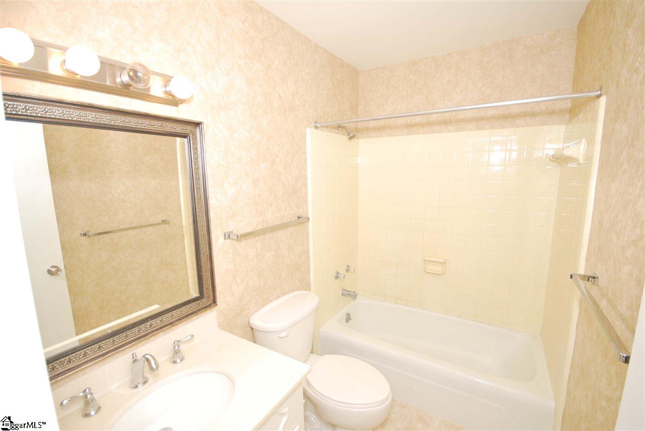 1440 Dover Road, Unit CONDO C Spartanburg, SC 29301 - Photo 4 of 21 Gallery Image 4