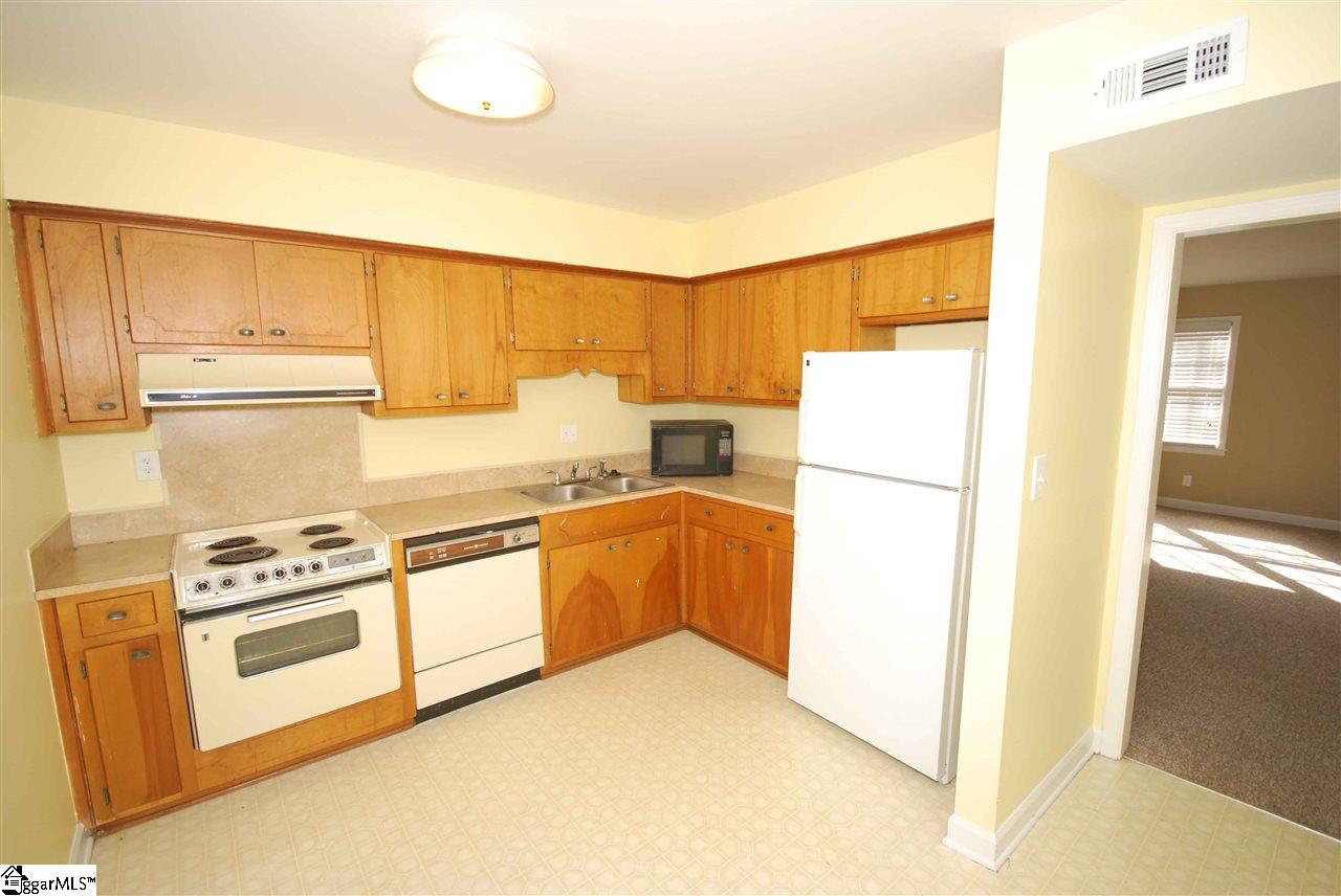 1440 Dover Road, Unit CONDO C Spartanburg, SC 29301 - Photo 6 of 21 Gallery Image 6