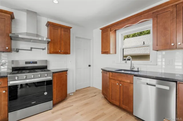 $699,000 | 324 Tuxedo Place, Hawthorne, NY 10532