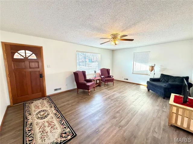 $169,900 | 604 South Sligo Street, Salem, MO 65560