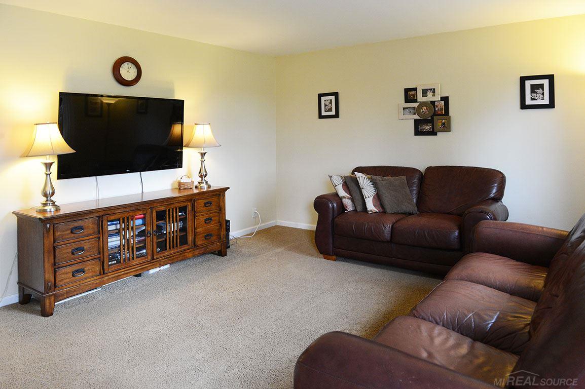 3888 Orchardview Avenue Rochester Hills, MI 48307 - Photo 2 of 17
