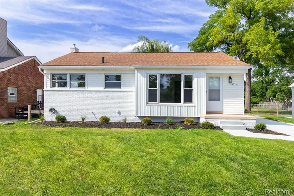 $279,900 | 16731 College, Fraser, MI 48026