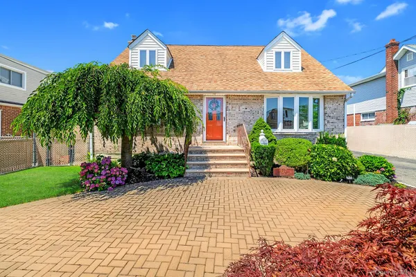 $875,000 | 119 Caroline Avenue, Franklin Square, NY 11010