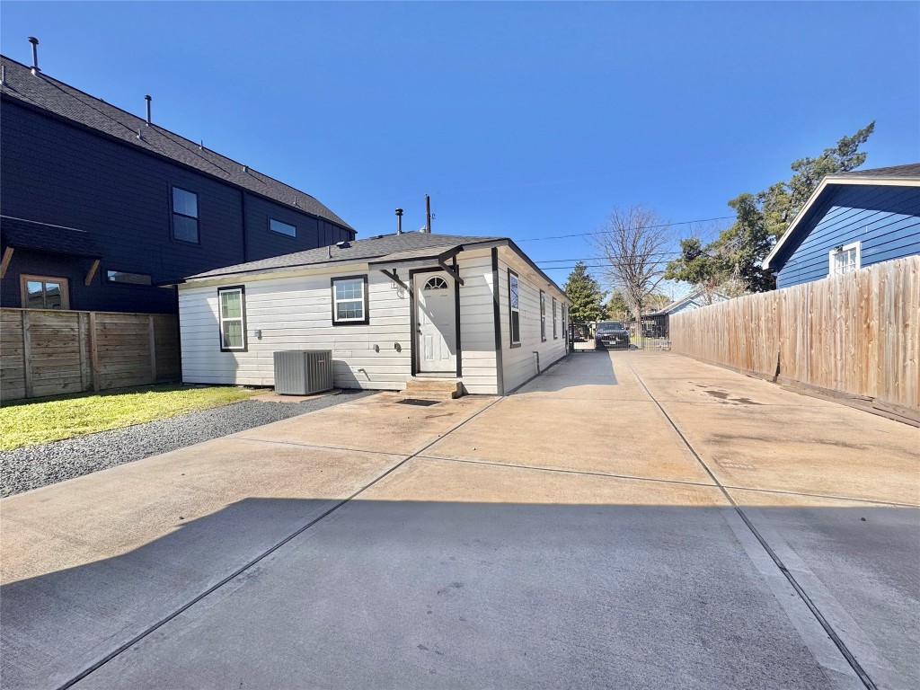 4010 Chapman Street Houston, TX 77009 - Photo 21 of 22 a view of house with backyard and road