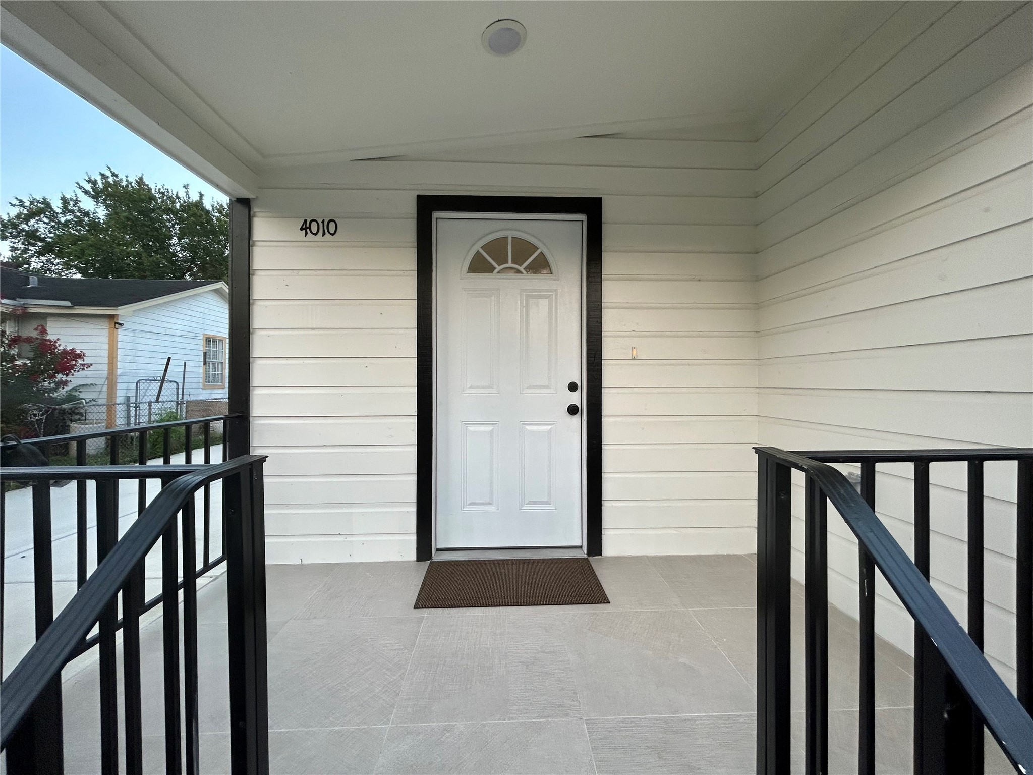 4010 Chapman Street Houston, TX 77009 - Photo 5 of 22 a view of front door