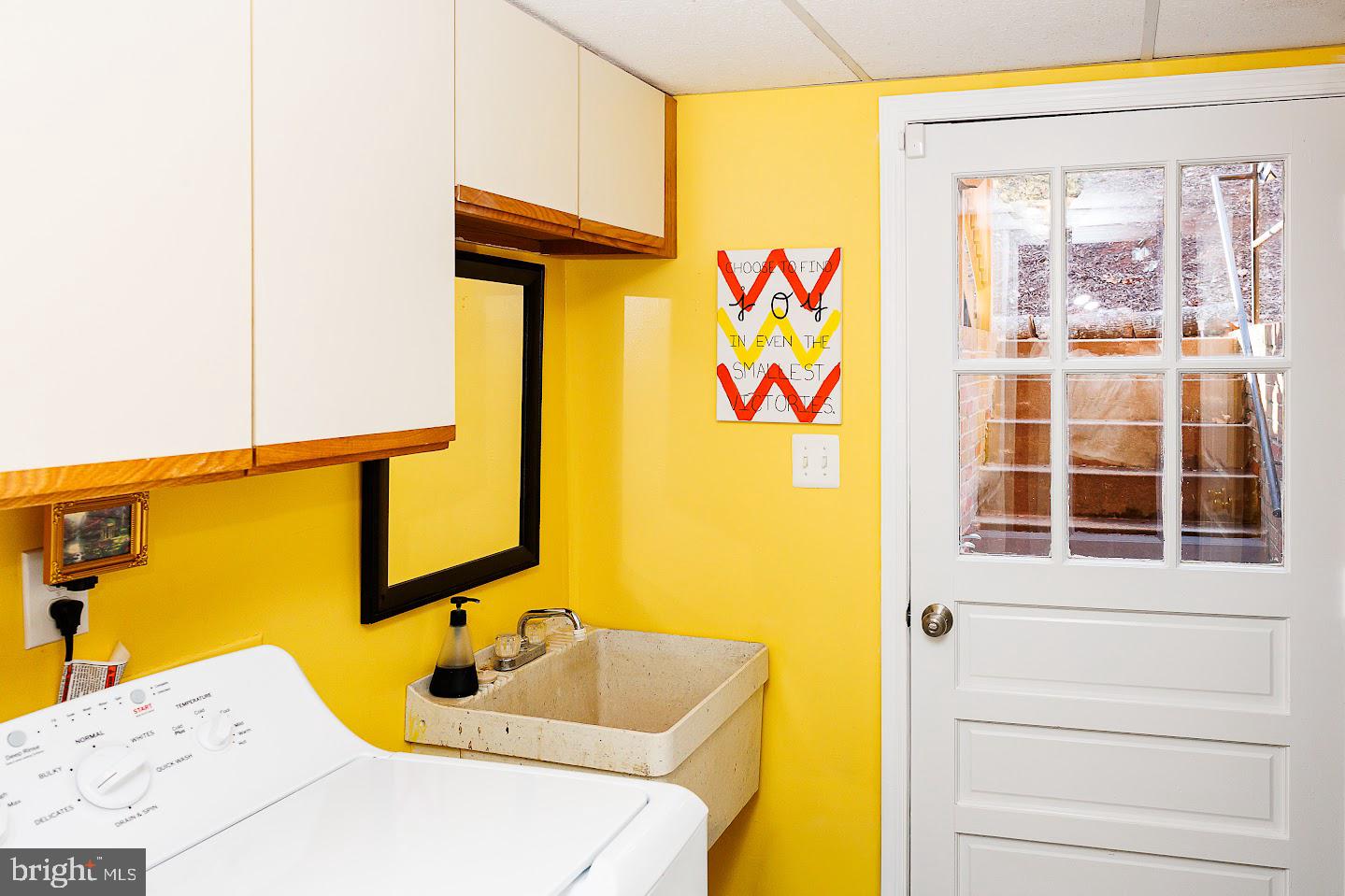 7286 Earlys Road Warrenton, VA 20187 - Photo 17 of 23 laundry room with utility sink & separate entrance