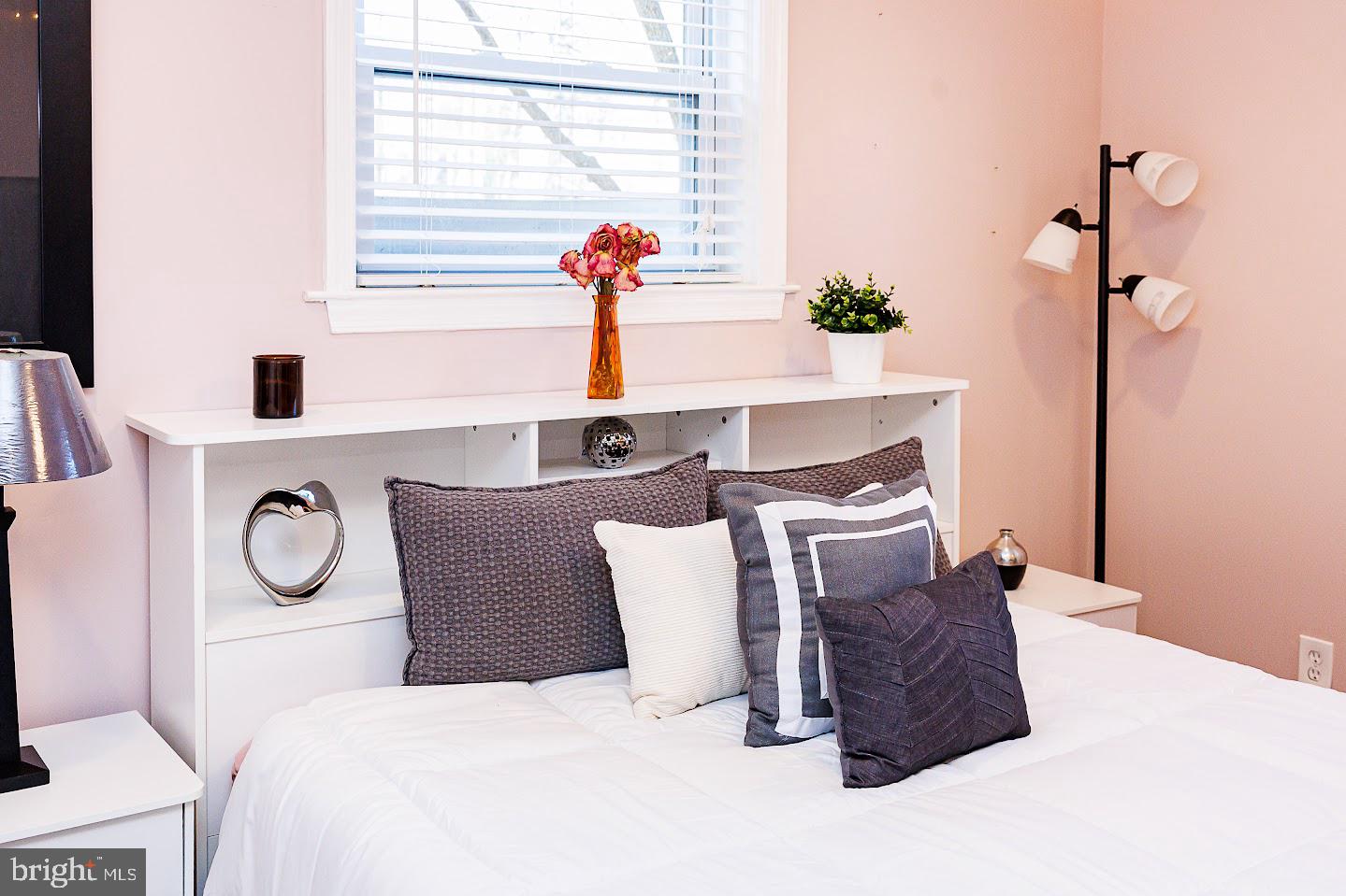 7286 Earlys Road Warrenton, VA 20187 - Photo 2 of 25 a living room with furniture and a window