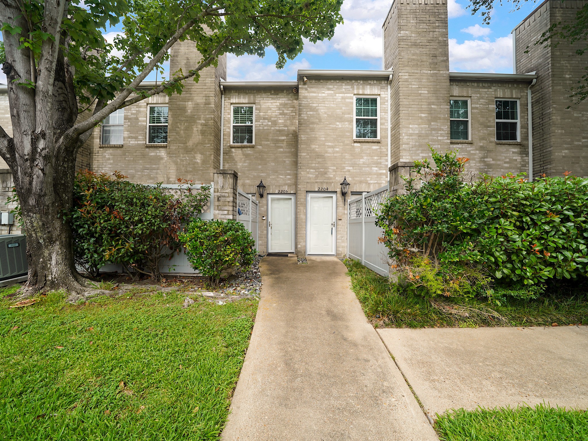 6000 Reims Road, Unit 2205 Houston, TX 77036 - Photo 2 of 35 Inviting walkway leading to the front door.