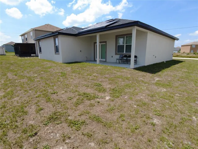 a view of a house with backyard