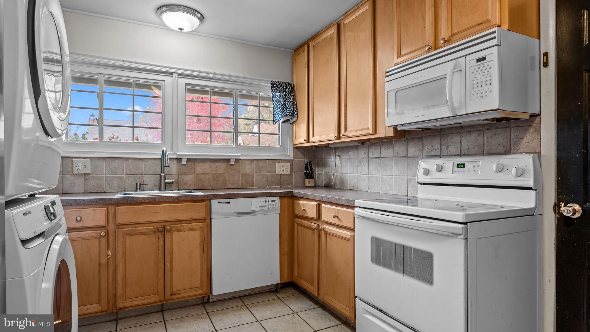 14 High Road Levittown, PA 19056 - Photo 11 of 33