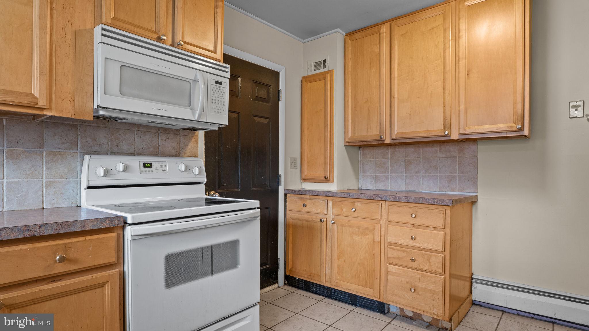 14 High Road Levittown, PA 19056 - Photo 12 of 33