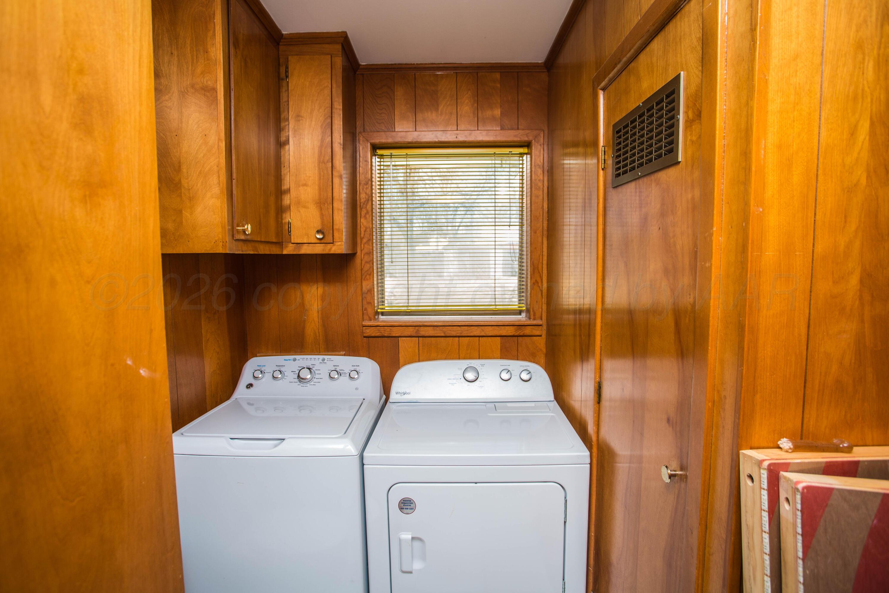 73 Houston Road Tulia, TX 79088 - Photo 22 of 55 a utility room with dryer and washer