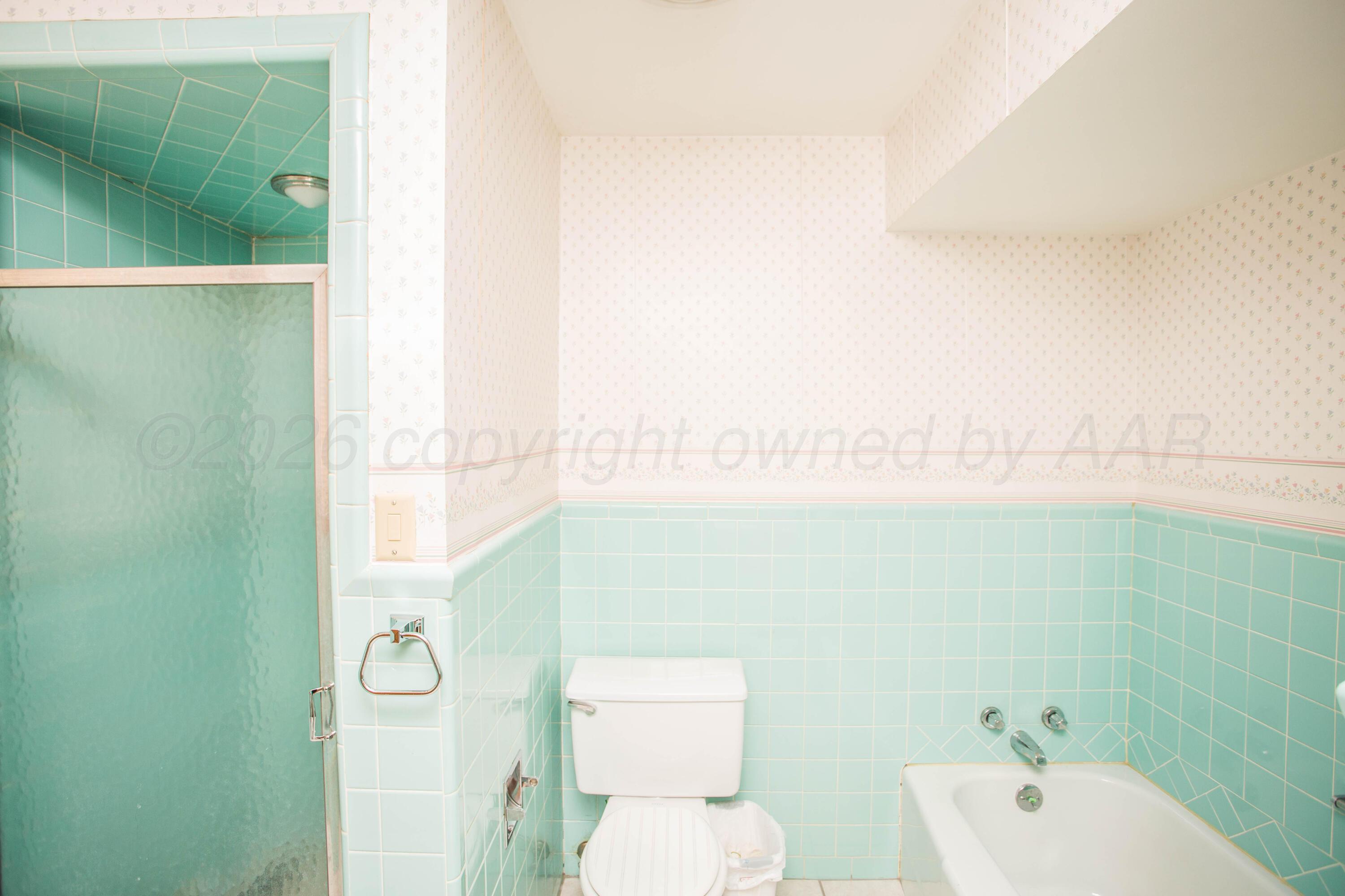 73 Houston Road Tulia, TX 79088 - Photo 46 of 55 a bathroom with a toilet sink and shower