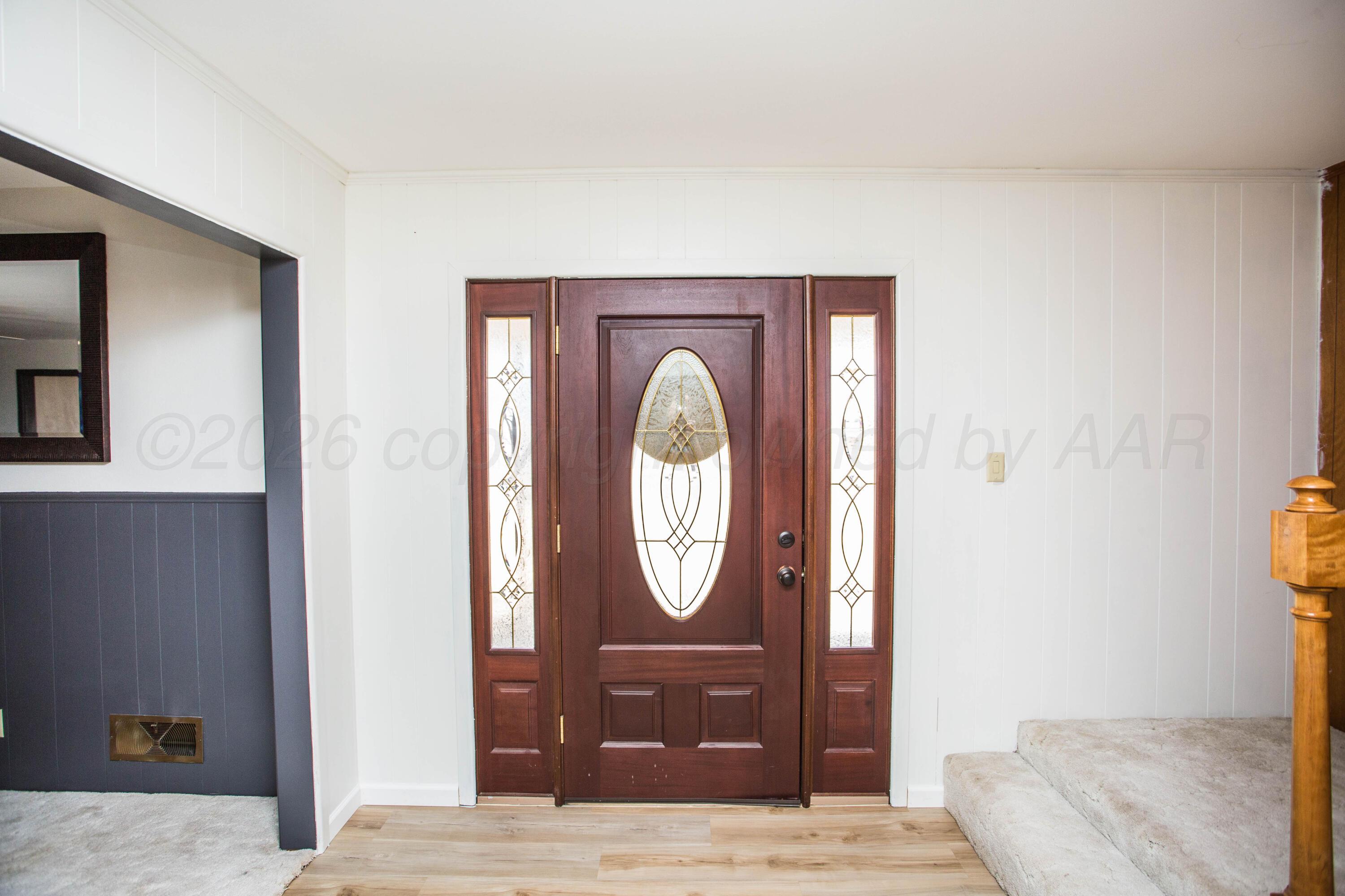 73 Houston Road Tulia, TX 79088 - Photo 8 of 55 a view of a livingroom with furniture and mirror gate