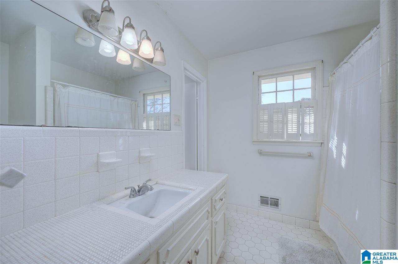 3656 Crestside Road Mountain Brook, AL 35223 - Photo 12 of 27