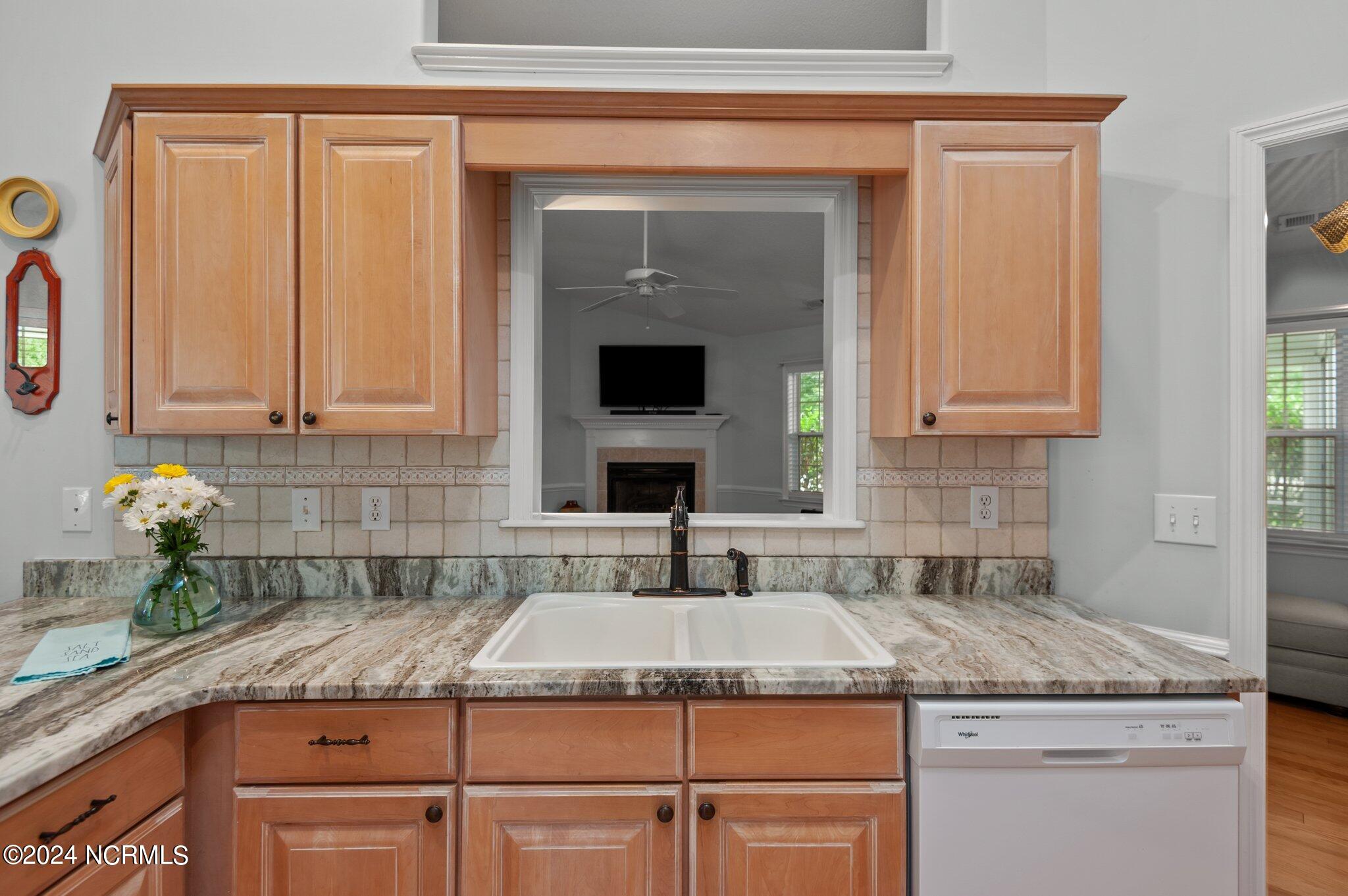 421 Neuchatel Road New Bern, NC 28562 - Photo 7 of 37 7-web-or-mls-_DSC5032