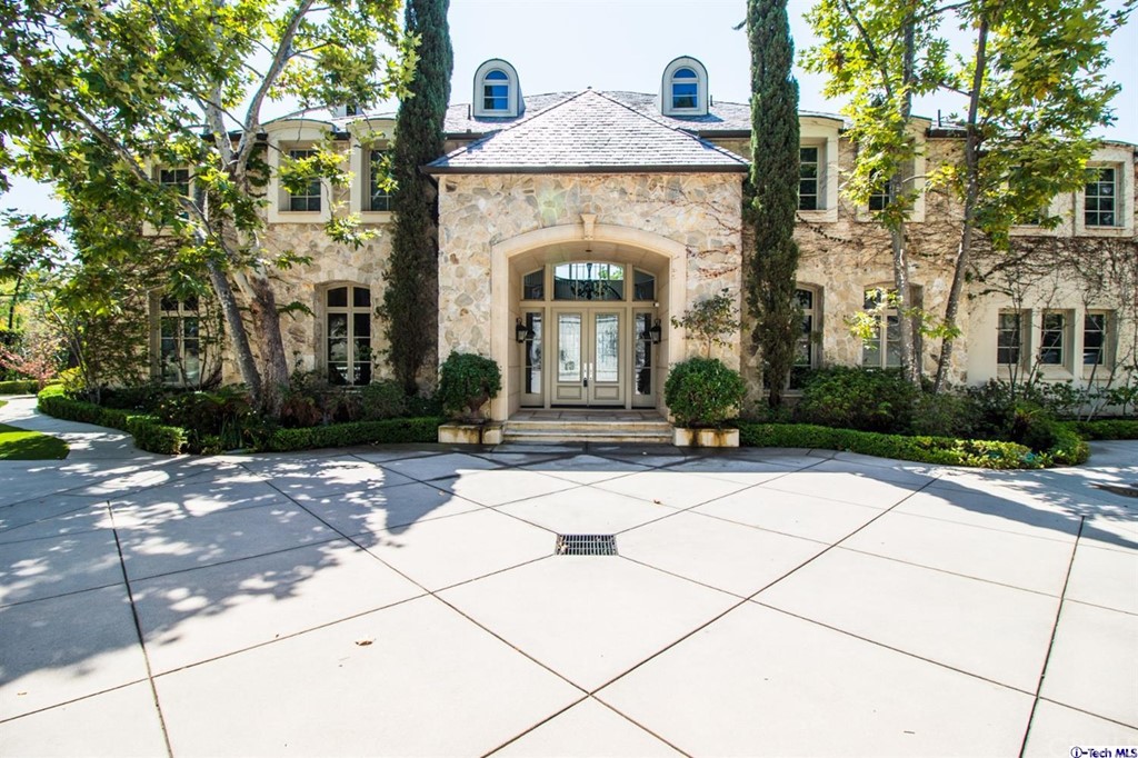 12801 Chalon Road Los Angeles, CA 90049 - Photo 3 of 77