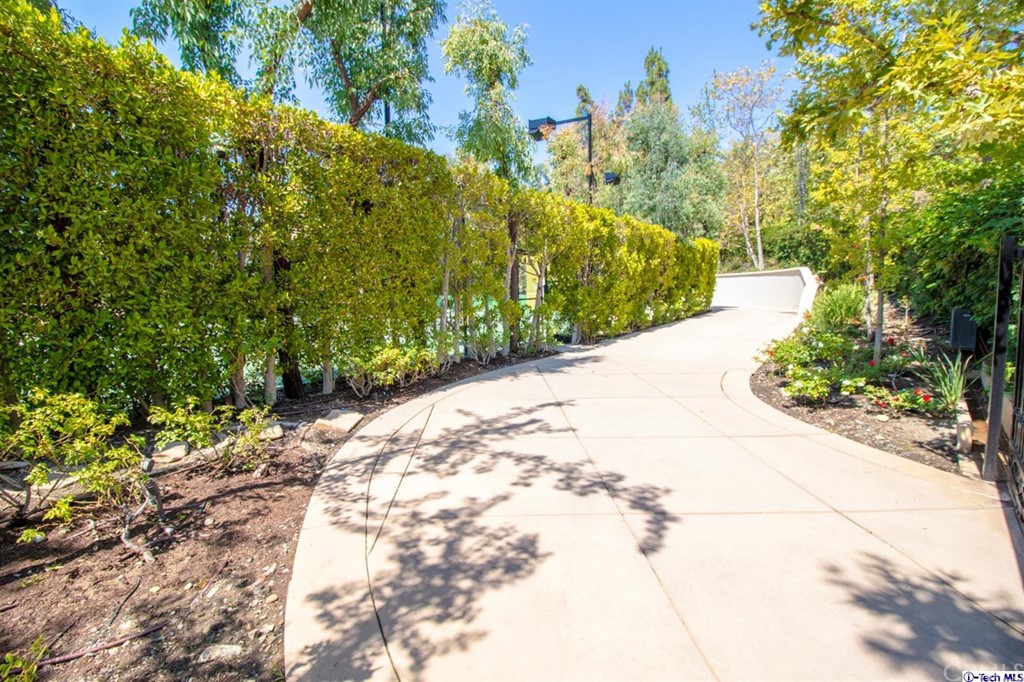 12801 Chalon Road Los Angeles, CA 90049 - Photo 74 of 77