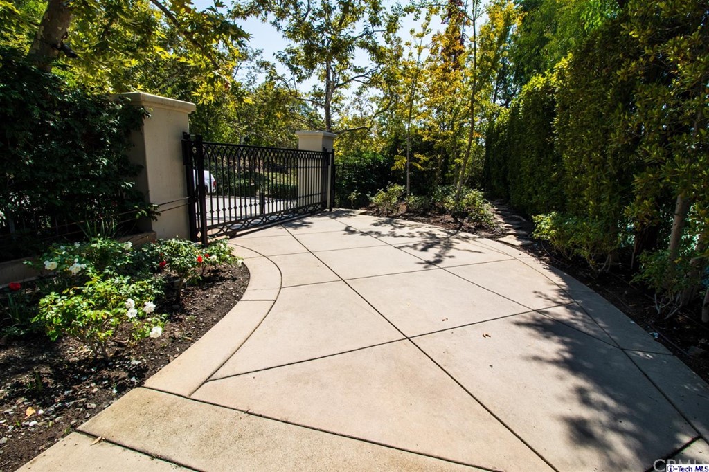 12801 Chalon Road Los Angeles, CA 90049 - Photo 75 of 77 a view of a backyard
