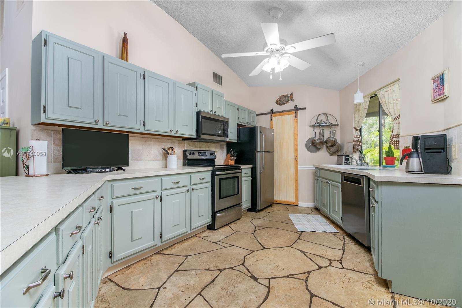 12843 165th Road North Jupiter, FL 33478 - Photo 3 of 38 Gallery Image 3