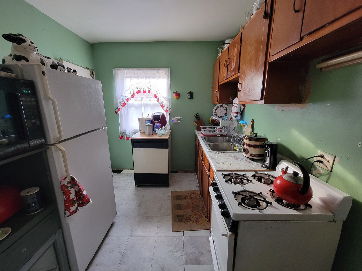 2124 South 3rd Avenue Maywood, IL 60153 - Photo 11 of 26 a room with storage and utility