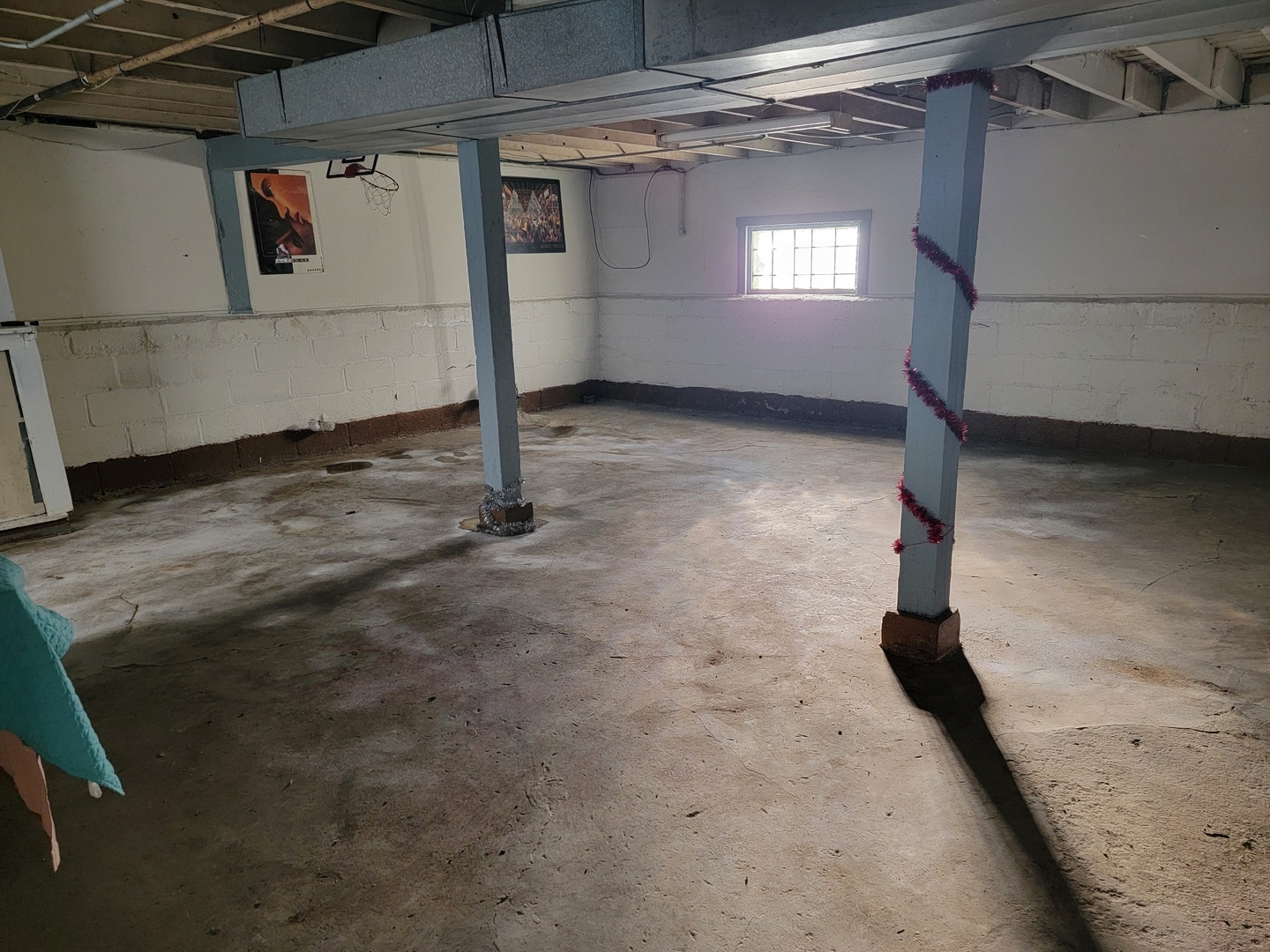 2124 South 3rd Avenue Maywood, IL 60153 - Photo 20 of 26 a view of a garage