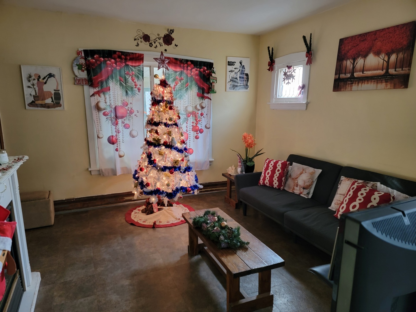 2124 South 3rd Avenue Maywood, IL 60153 - Photo 6 of 26 a living room with furniture and flowers