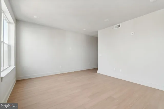 $2,000 | 5521 Wayne Avenue, Unit 509, Philadelphia, PA 19144