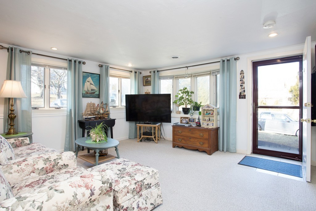 39 Manomet Point Road Plymouth, MA 02360 - Photo 3 of 12 Gallery Image 3