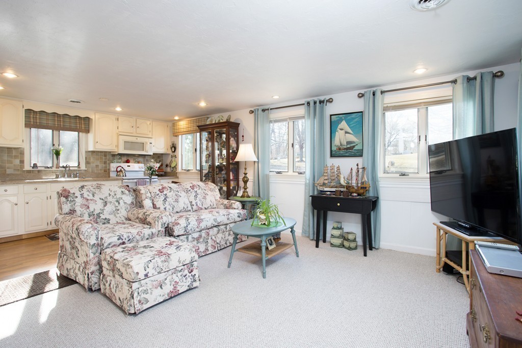 39 Manomet Point Road Plymouth, MA 02360 - Photo 4 of 12 Gallery Image 4