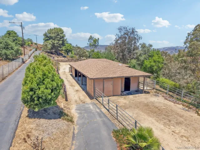 $1,199,000 | 974 Via Hillview, Fallbrook, CA 92028