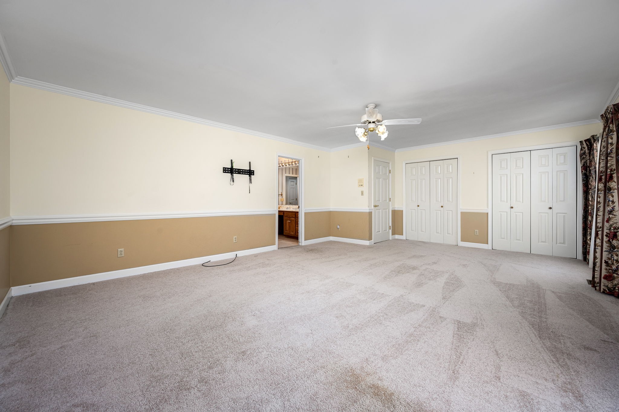 140 Motlow Road Tullahoma, TN 37388 - Photo 43 of 69 a view of a livingroom with a ceiling fan window and a chandelier